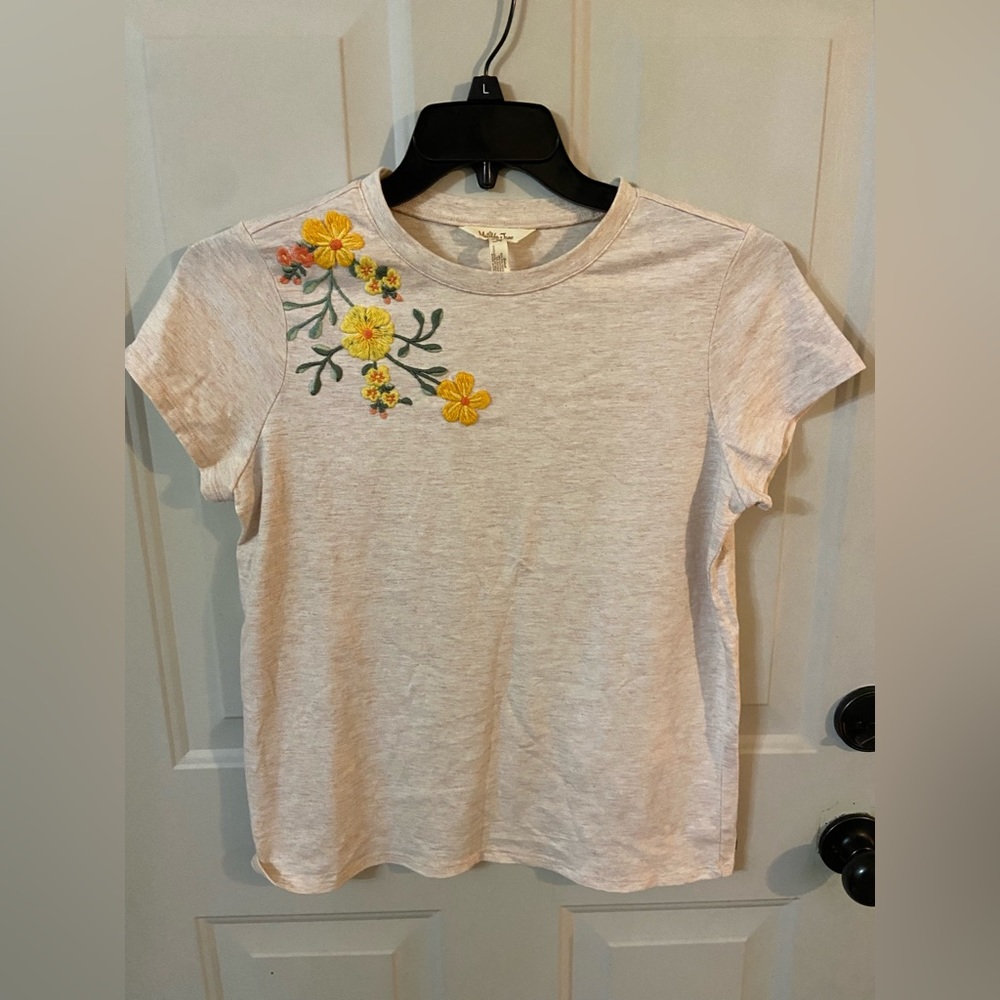 Women’s Matilda Jane tee shirt size small